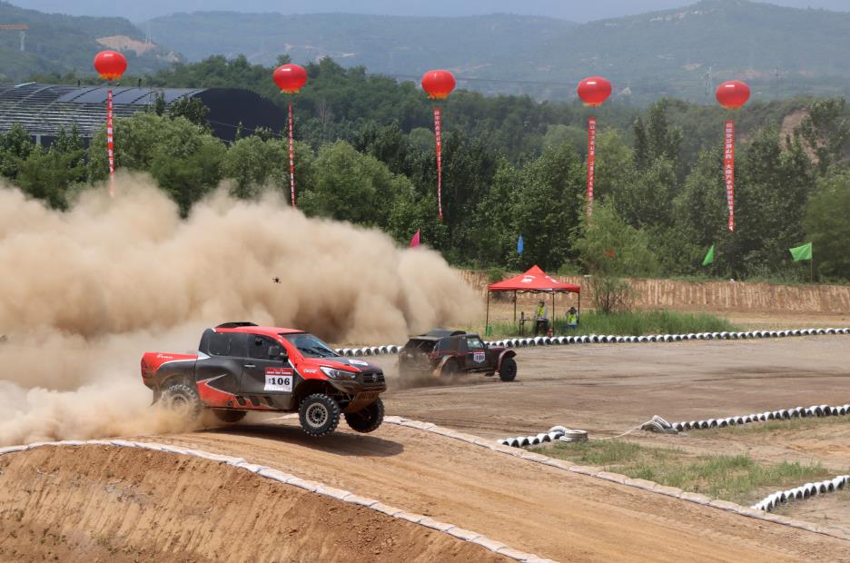 汽車場地越野挑戰(zhàn)賽開賽